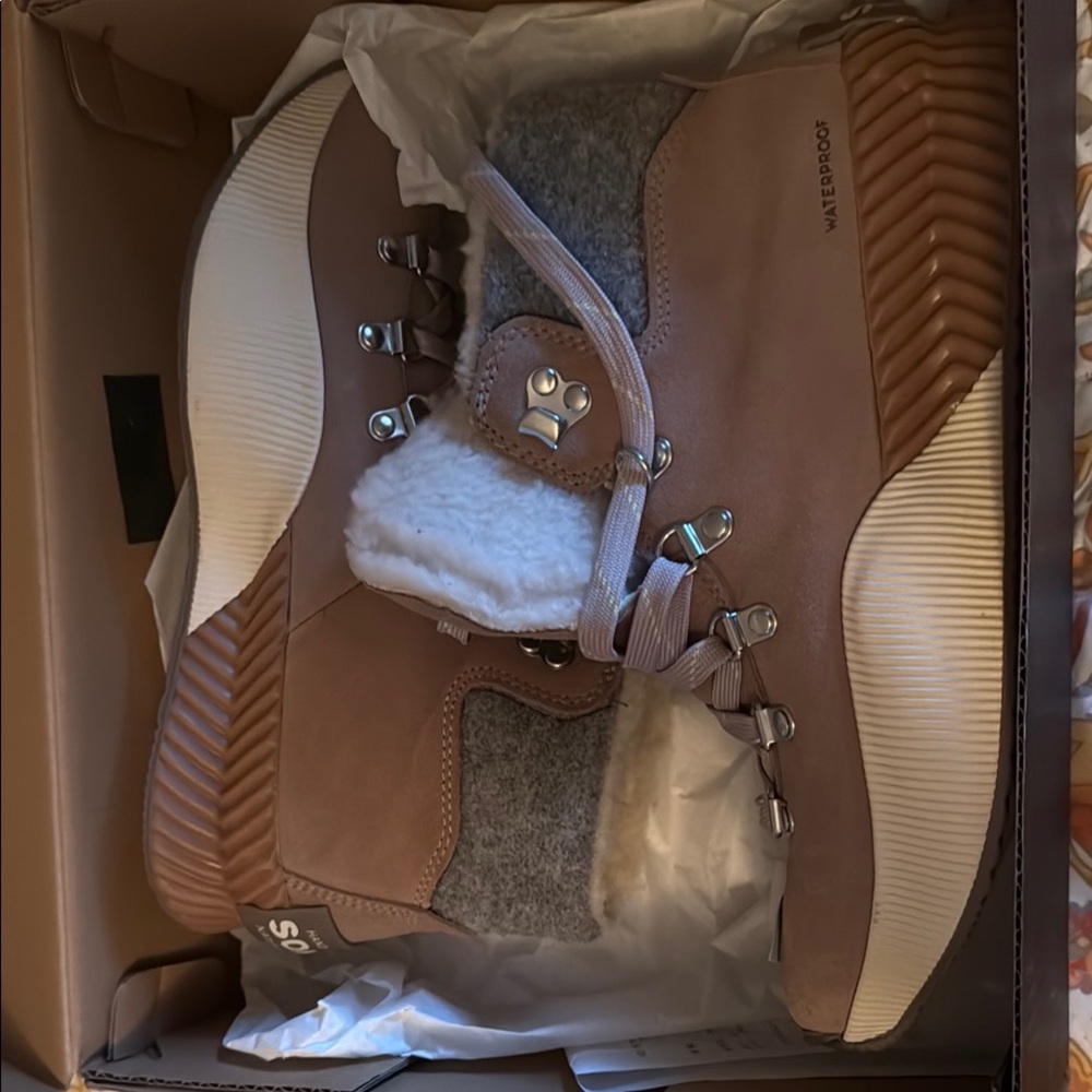 Sorel Women's Tan and Gray Winter Boots